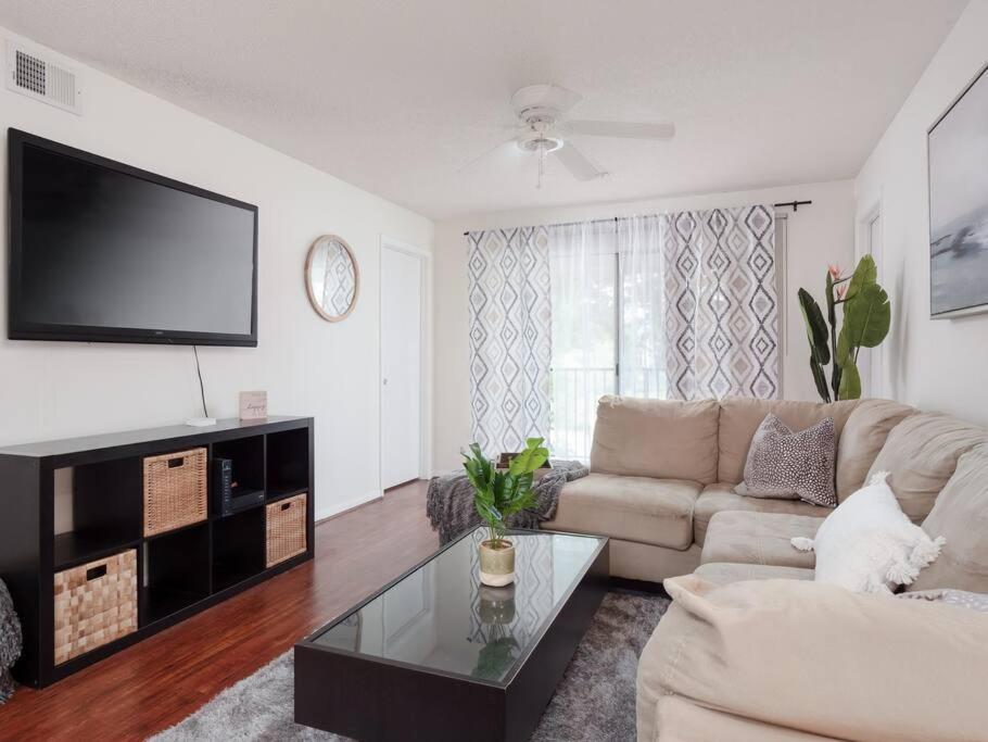 Spacious Condo Mins To Shands, University, & Downtown! غينزفيل، فلوريدا المظهر الخارجي الصورة