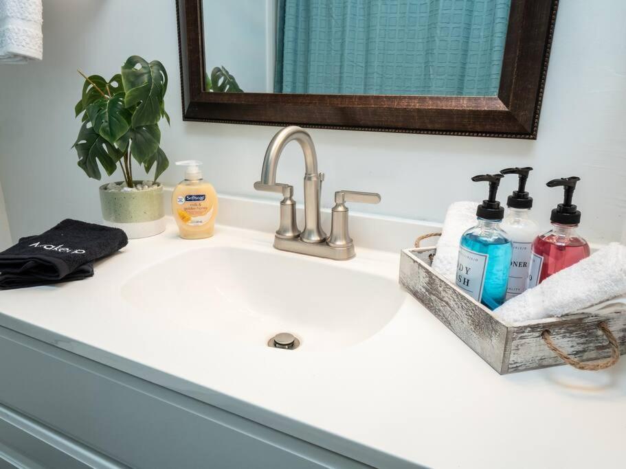 Spacious Condo Mins To Shands, University, & Downtown! غينزفيل، فلوريدا المظهر الخارجي الصورة